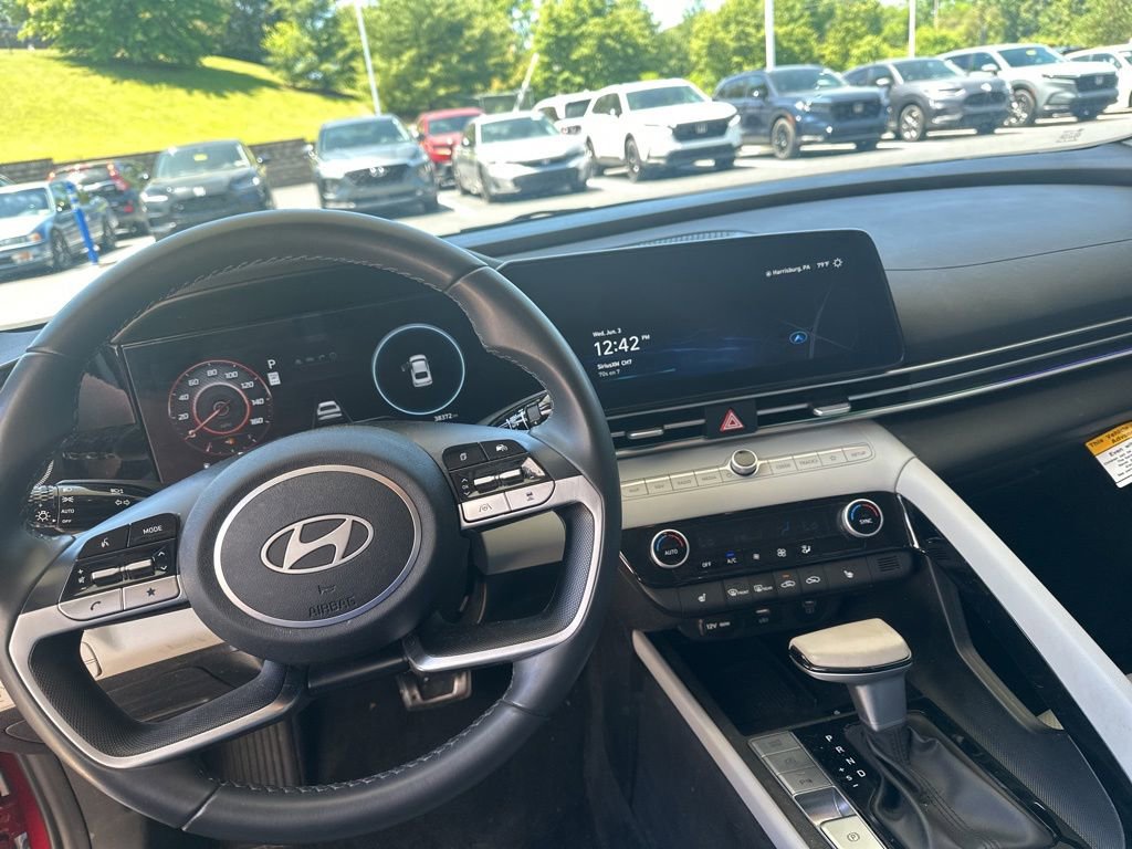 Used 2024 Hyundai Elantra Limited FWD image 9