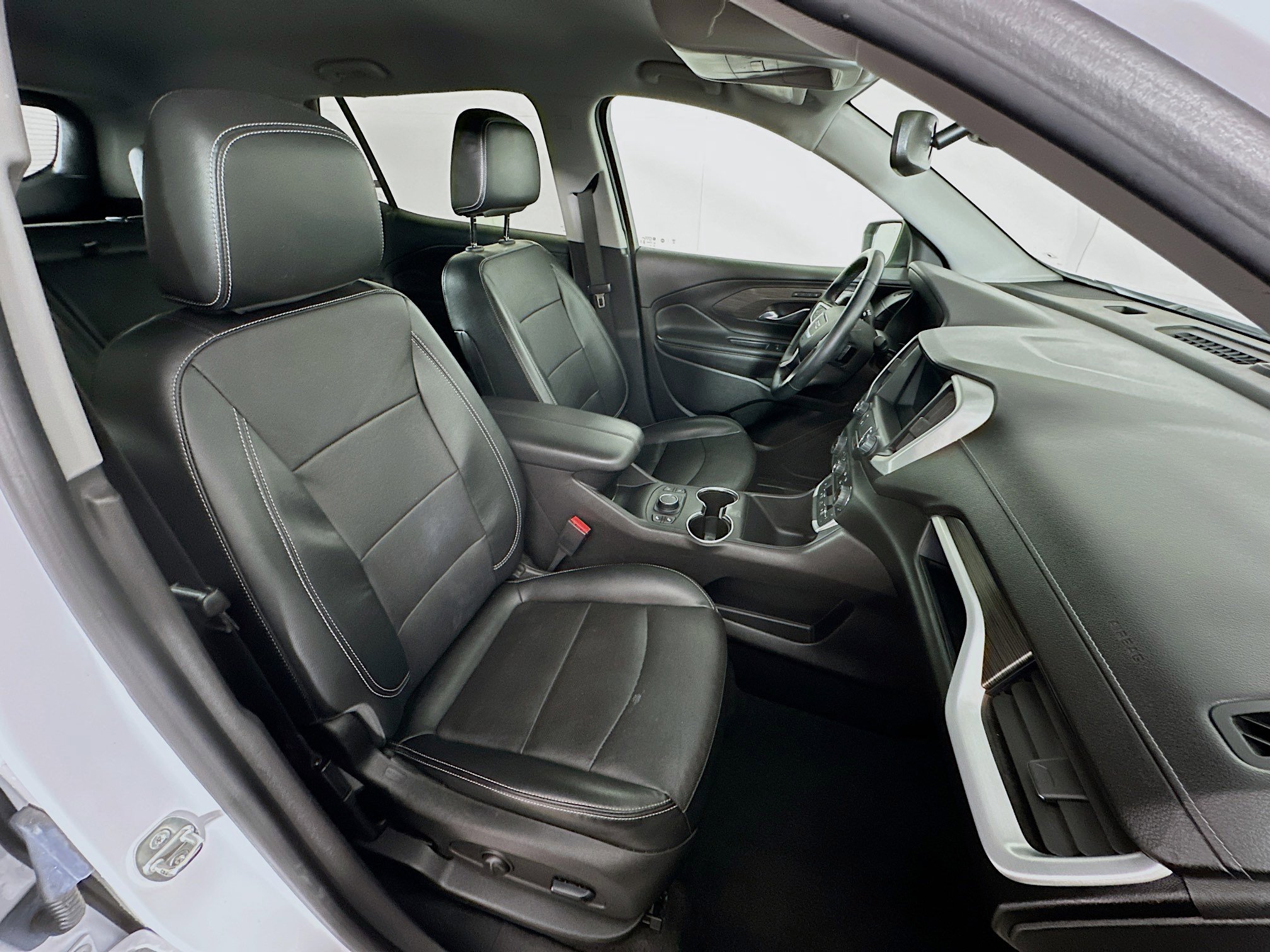 Used 2023 GMC Terrain SLT image 31