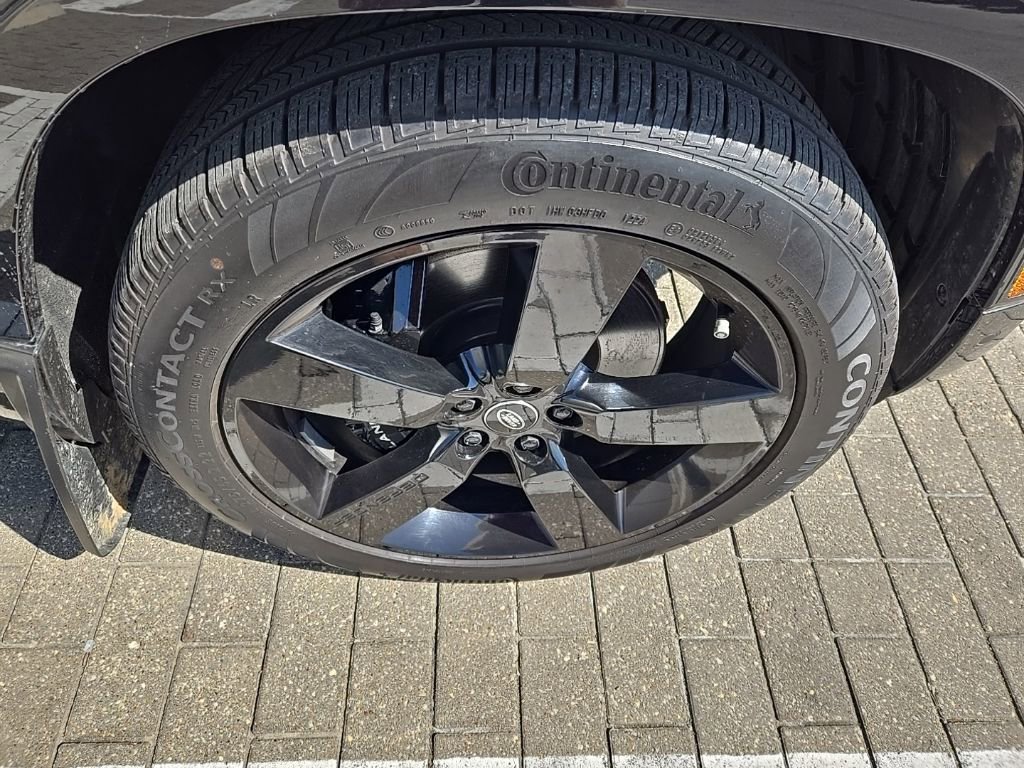 Certified 2024 Land Rover Defender 90 V8 AWD/4WD image 11