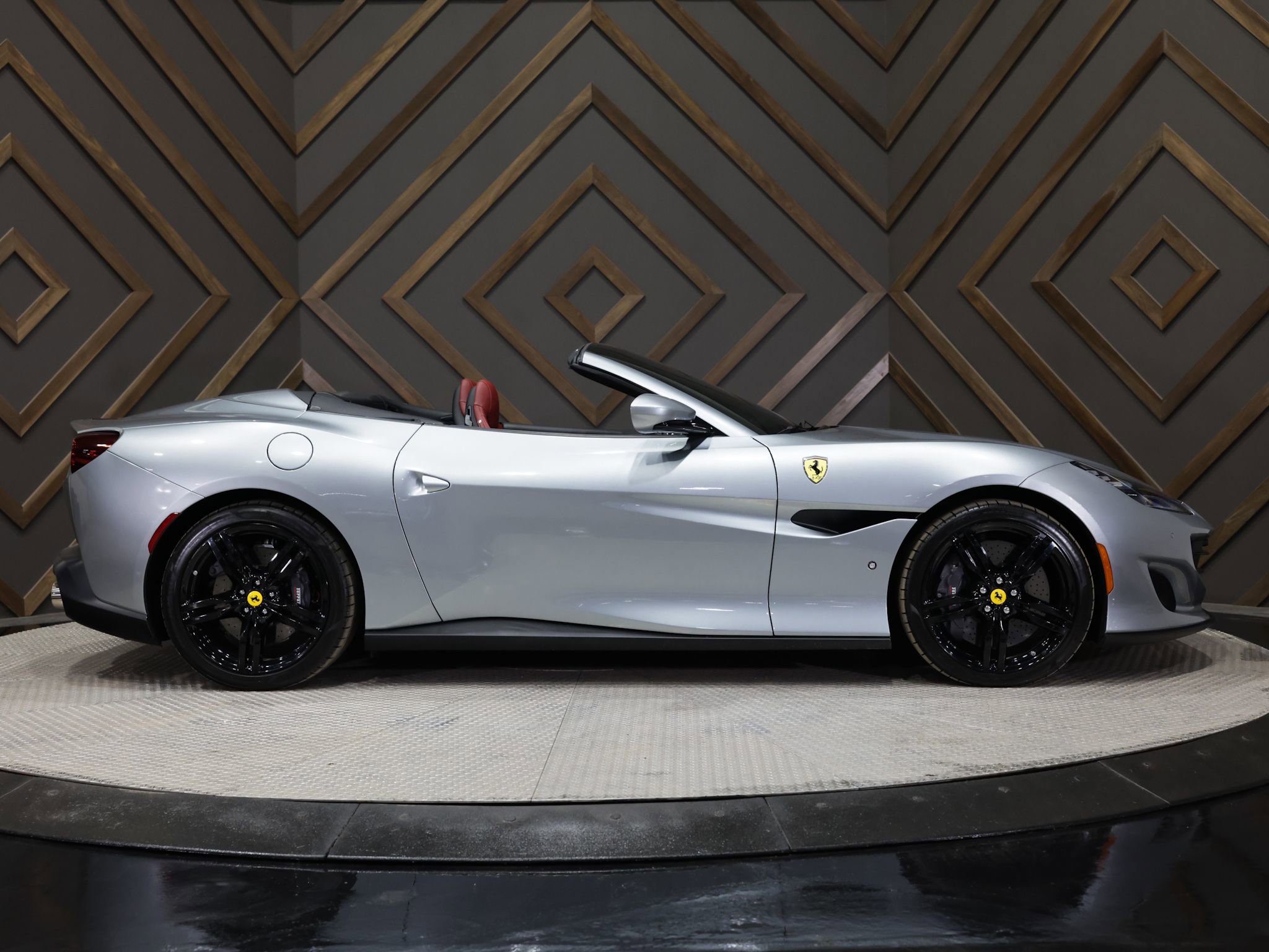 Used 2019 Ferrari Portofino image 25