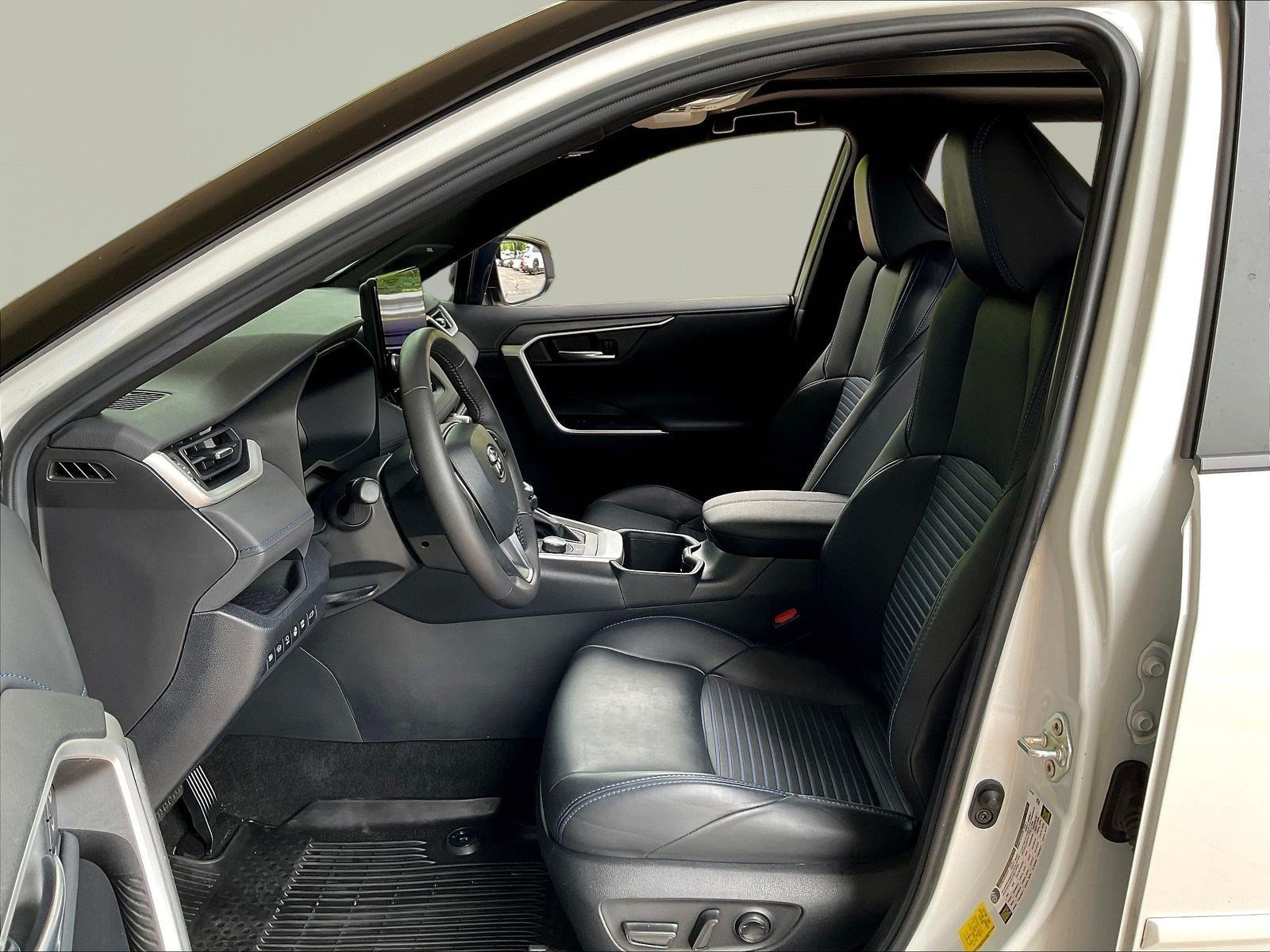 Used 2023 Toyota RAV4 XSE AWD/4WD image 21