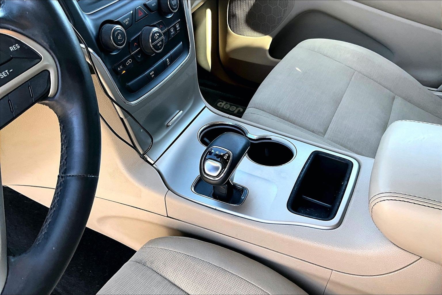 Used 2014 Jeep Grand Cherokee Laredo AWD/4WD image 13