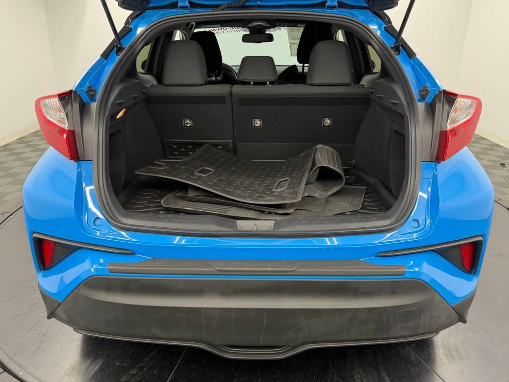 Used 2019 Toyota C-HR XLE FWD image 15