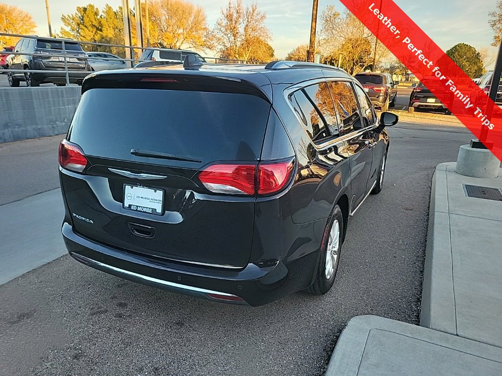 Used 2019 Chrysler Pacifica Touring-L image 7