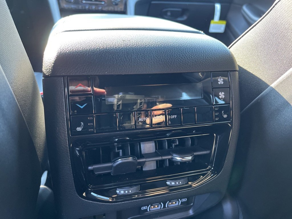 New 2025 Jeep Grand Cherokee L Limited w/ MOPAR Finishing Package image 20