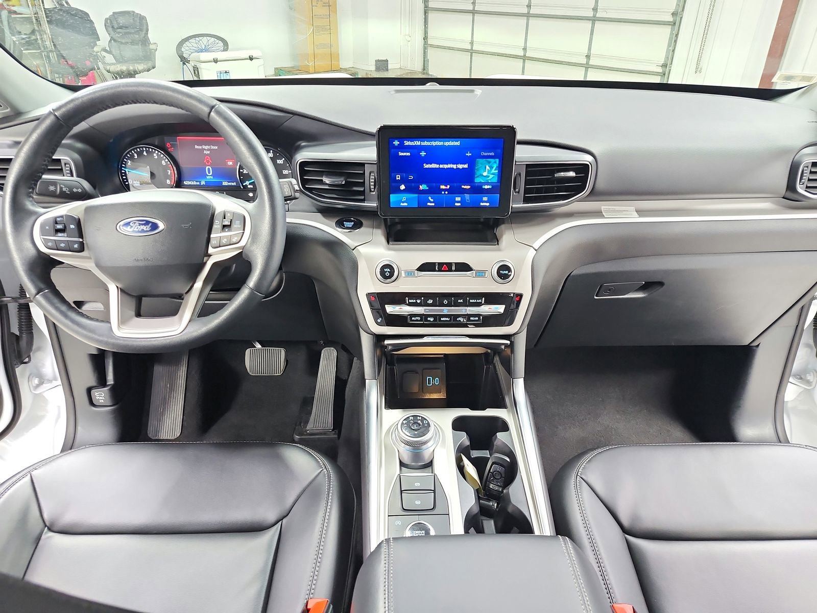 Used 2024 Ford Explorer XLT w/ Equipment Group 202A image 25