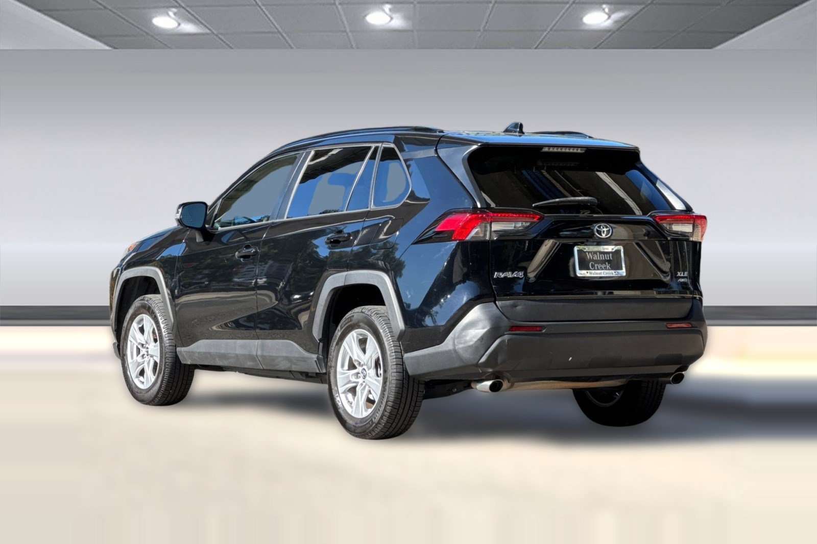 Used 2019 Toyota RAV4 XLE w/ All Weather Liner Package AWD/4WD image 3