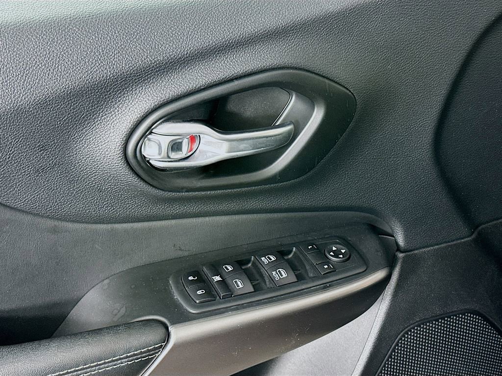 Certified 2021 Jeep Cherokee Latitude Lux image 26