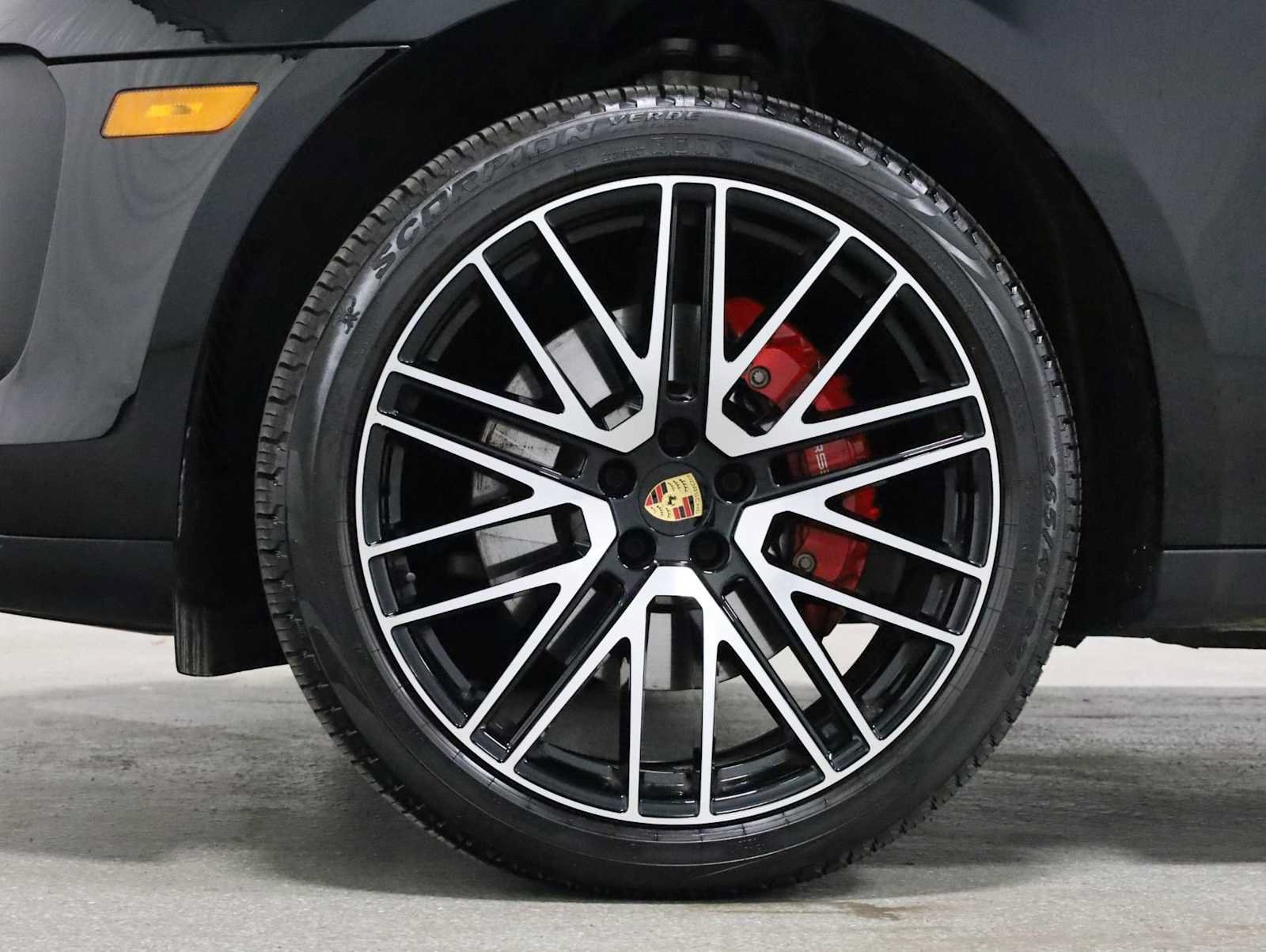 Certified 2025 Porsche Macan S AWD/4WD image 40