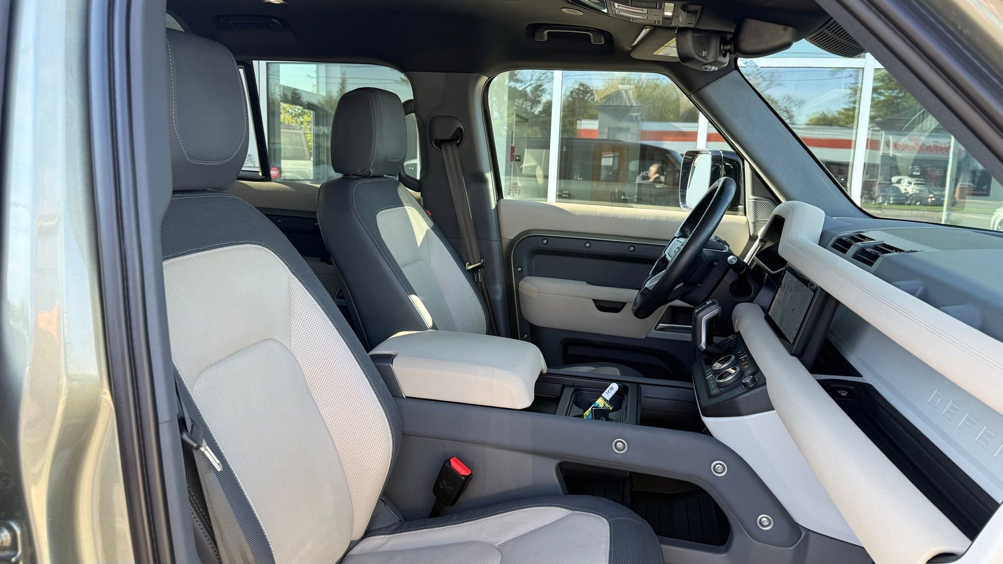 Used 2023 Land Rover Defender 110 X-Dynamic SE image 26