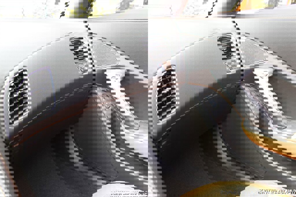 Used 2016 Chevrolet Corvette Stingray Convertible w/ 2LT Preferred Equipment Group image 25