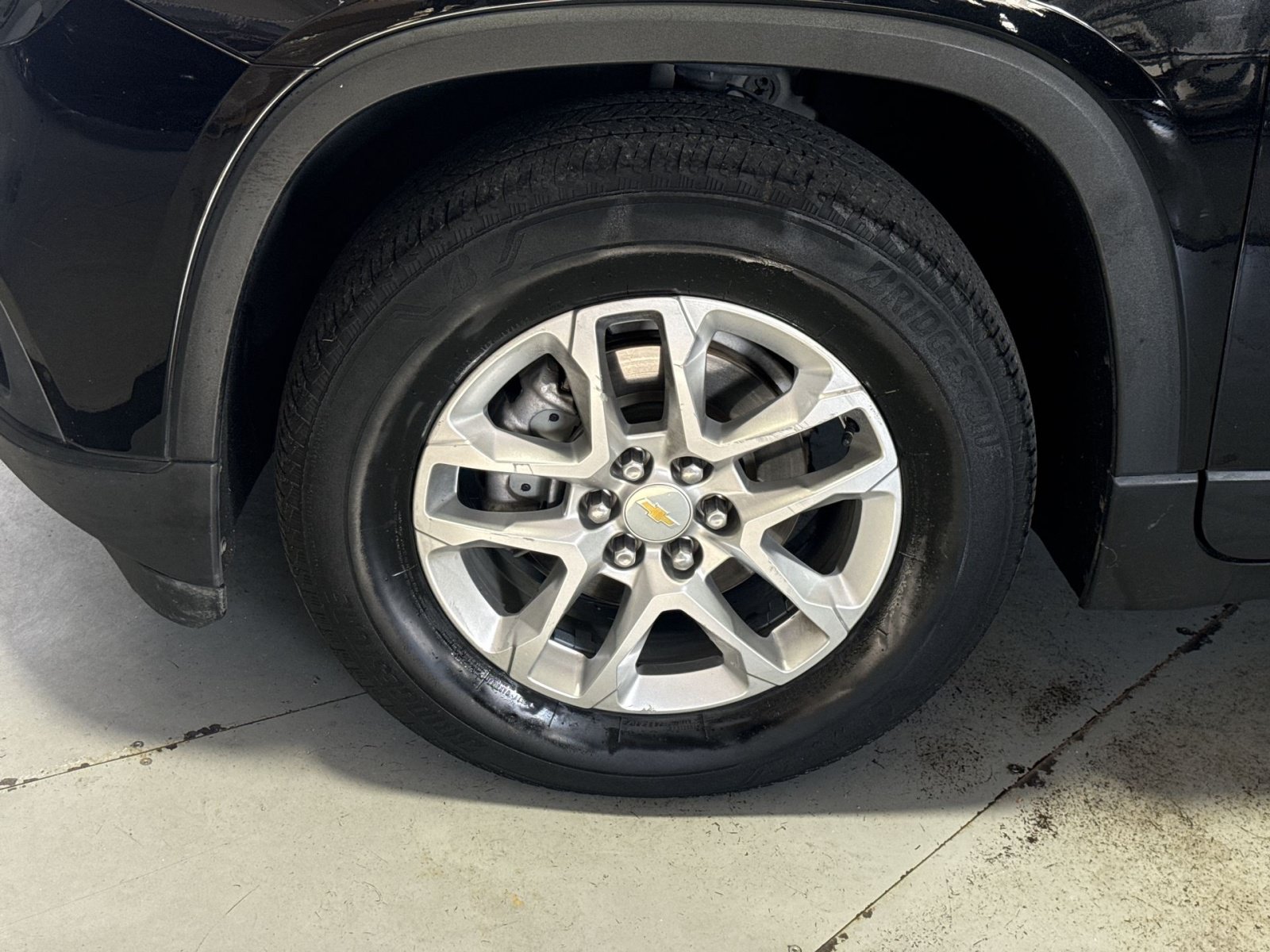 Used 2021 Chevrolet Traverse LS FWD image 13