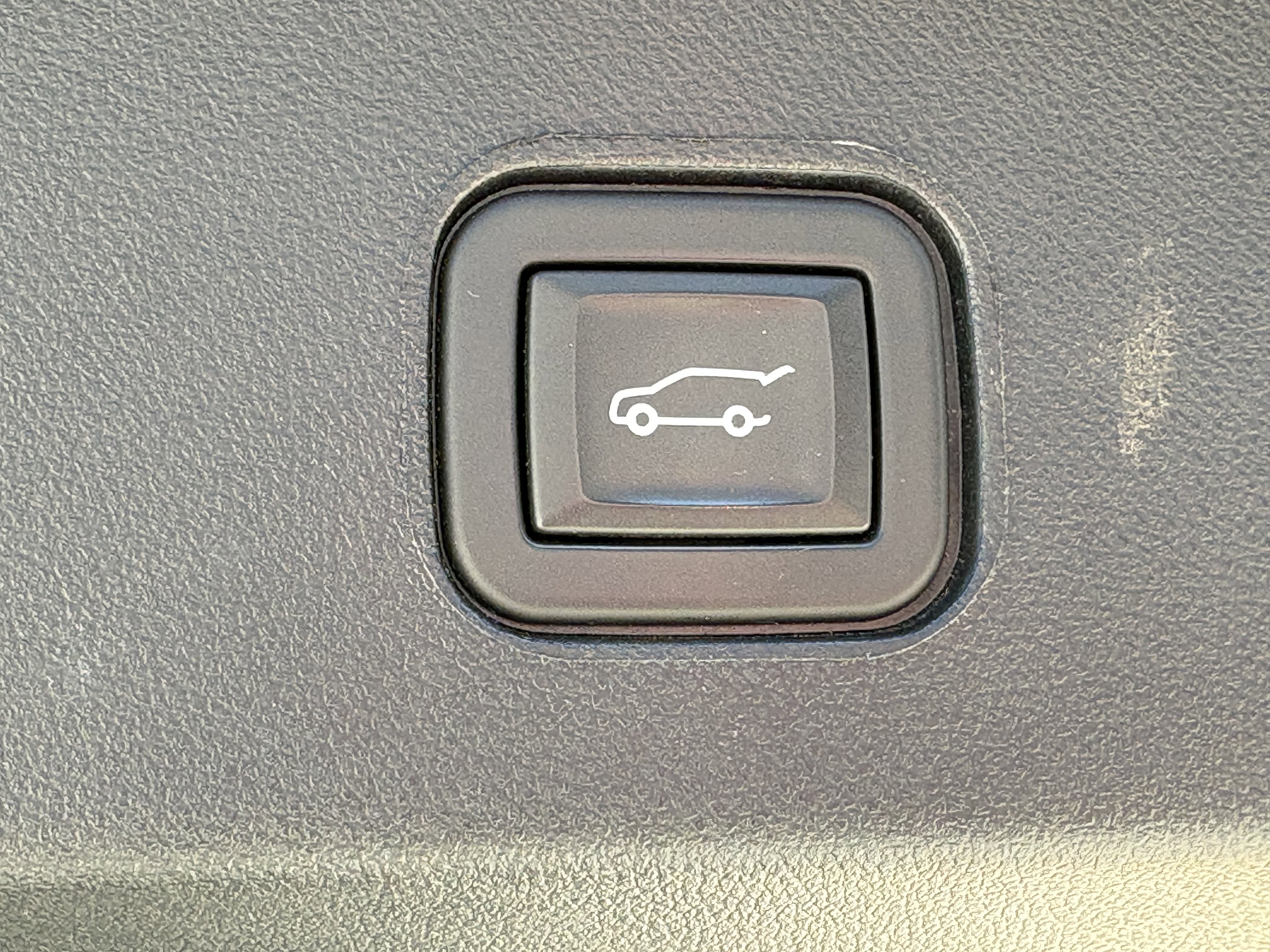 Certified 2024 Cadillac Lyriq Luxury AWD/4WD image 11