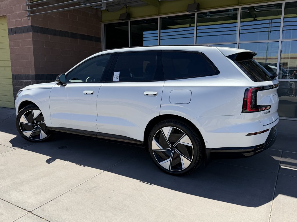 Used 2025 Volvo EX90 Ultra AWD/4WD image 5