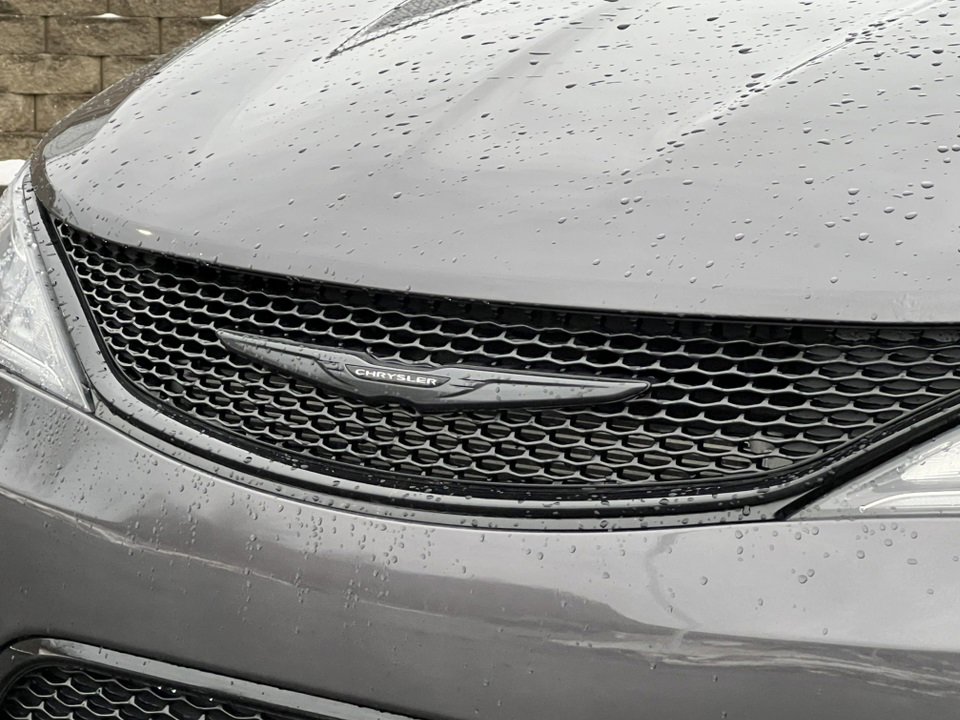 Used 2020 Chrysler Pacifica Touring-L Plus image 35