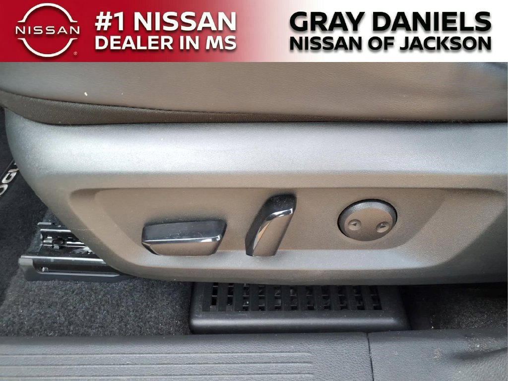 Used 2023 Nissan Rogue SV w/ SV Premium B Package FWD image 13