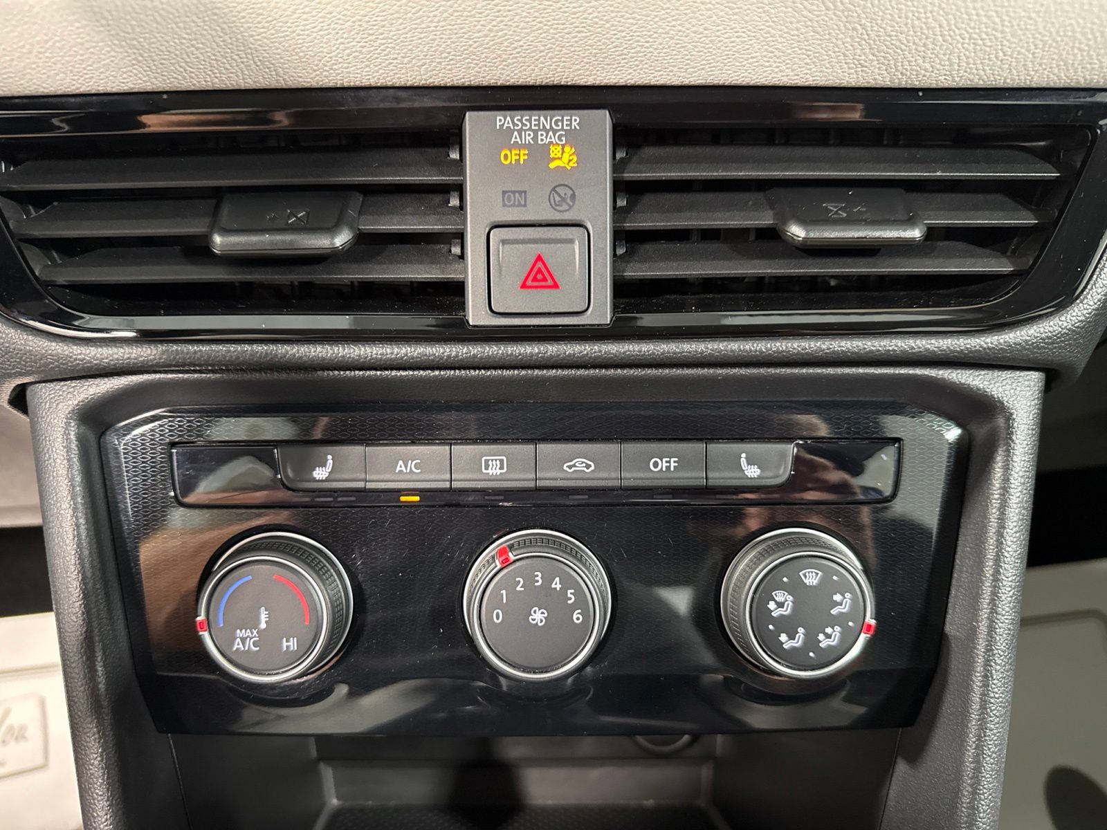 Used 2025 Volkswagen Taos S AWD/4WD image 25