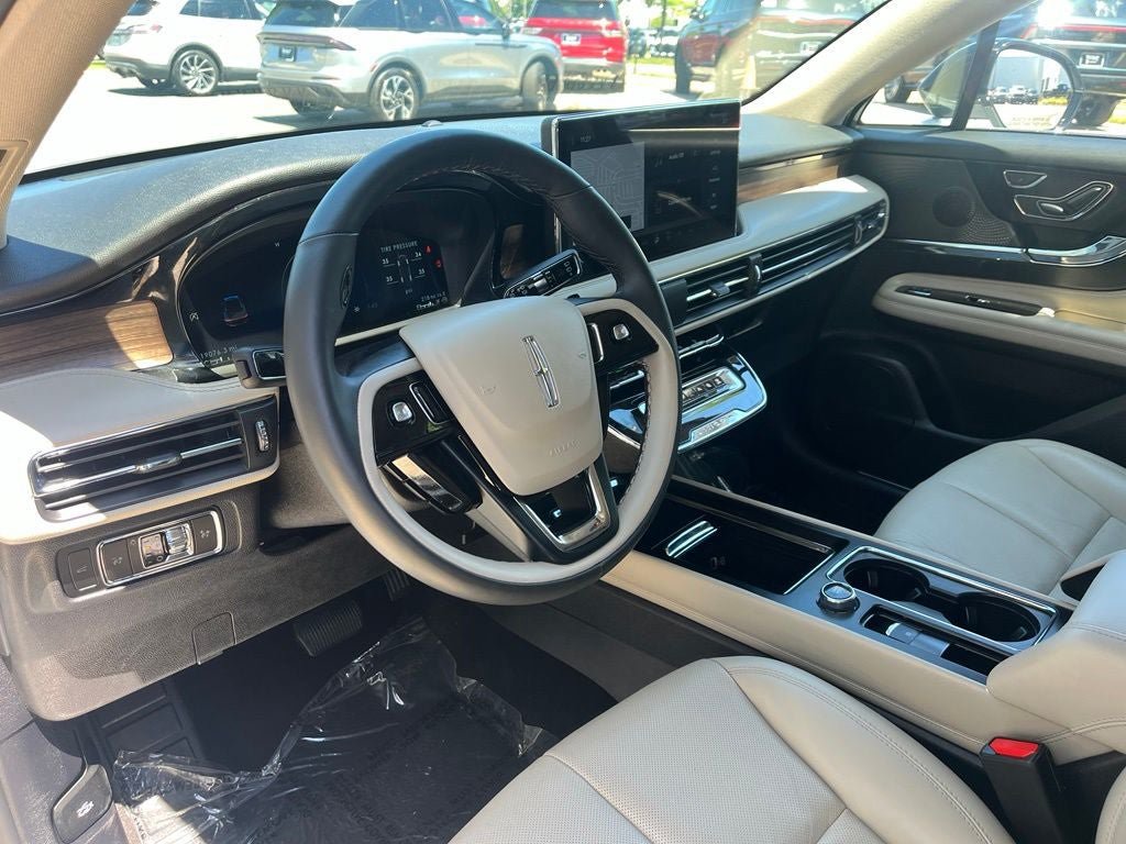 Certified 2025 Lincoln Corsair Reserve FWD image 26