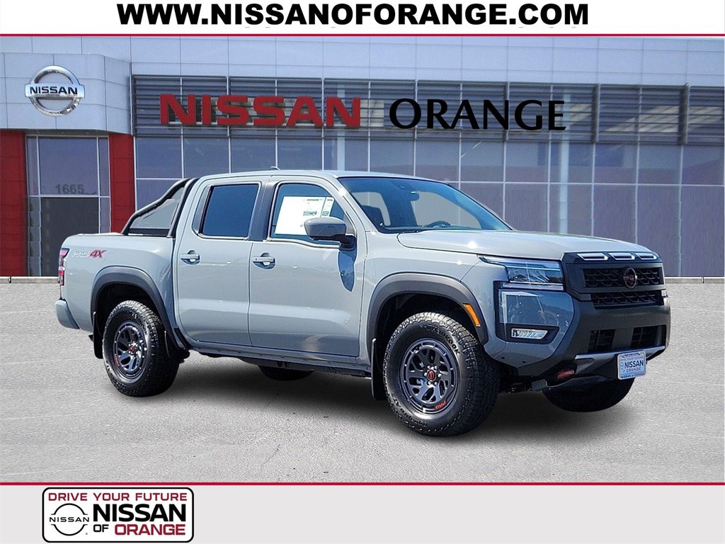 New 2025 Nissan Frontier PRO-4X w/ Pro Convenience Package