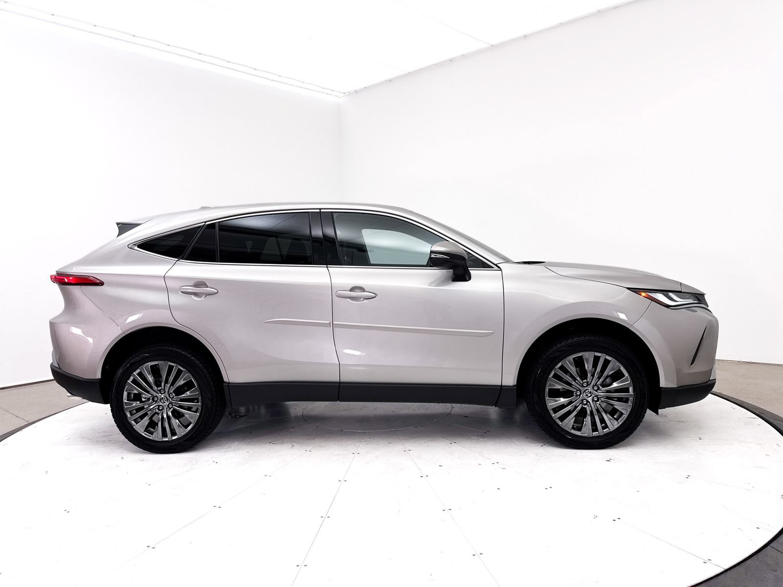 Used 2023 Toyota Venza Limited AWD/4WD image 39