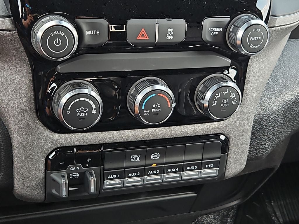 New 2026 RAM 5500 Tradesman AWD/4WD image 27