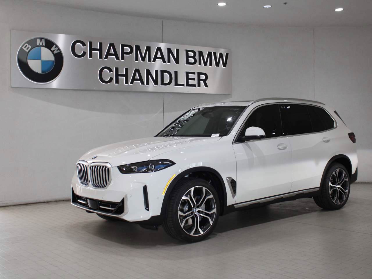 Certified 2026 BMW X5 sDrive40i w/ Executive Package RWD image 1