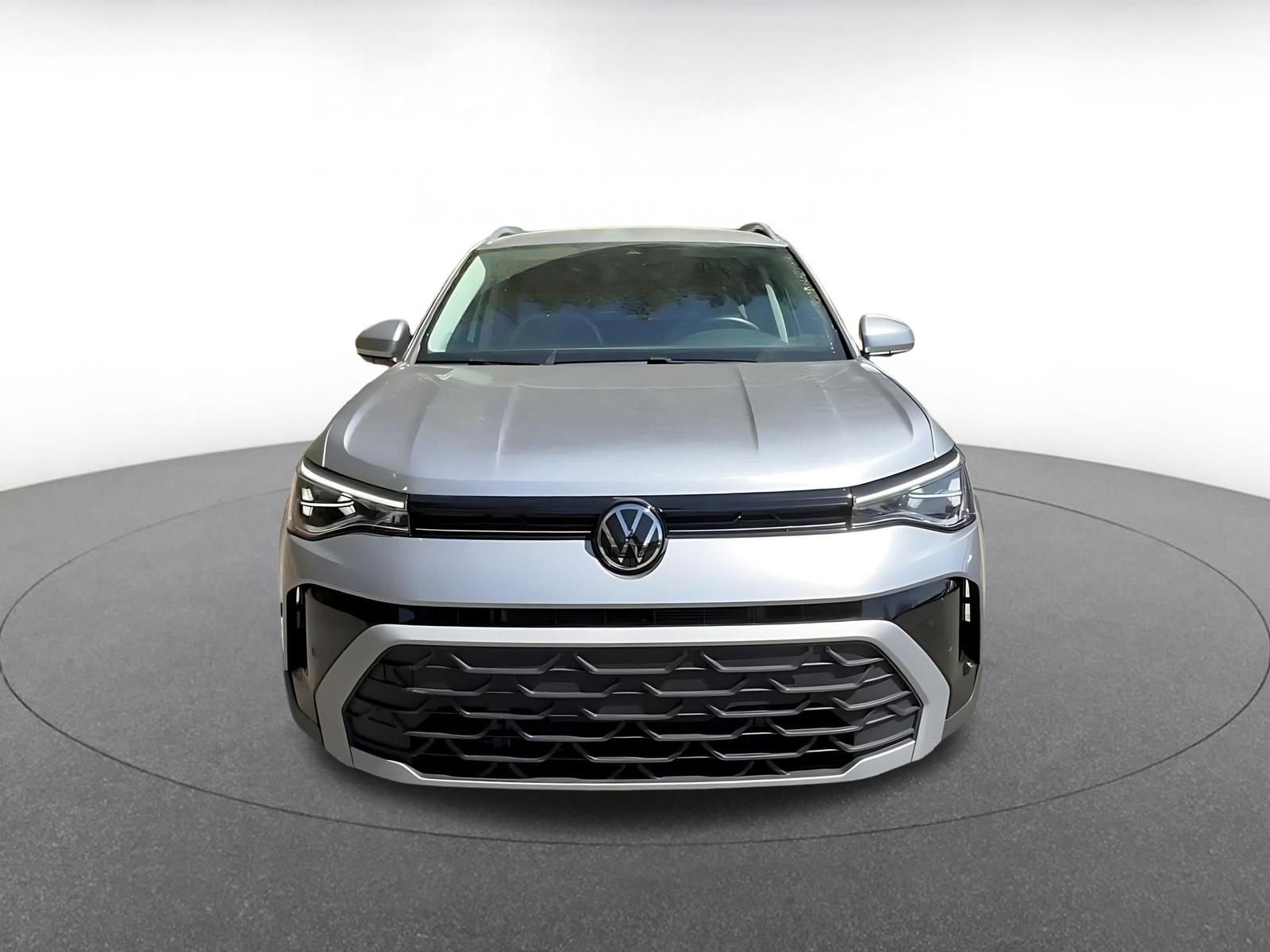 Used 2025 Volkswagen Taos SE image 4