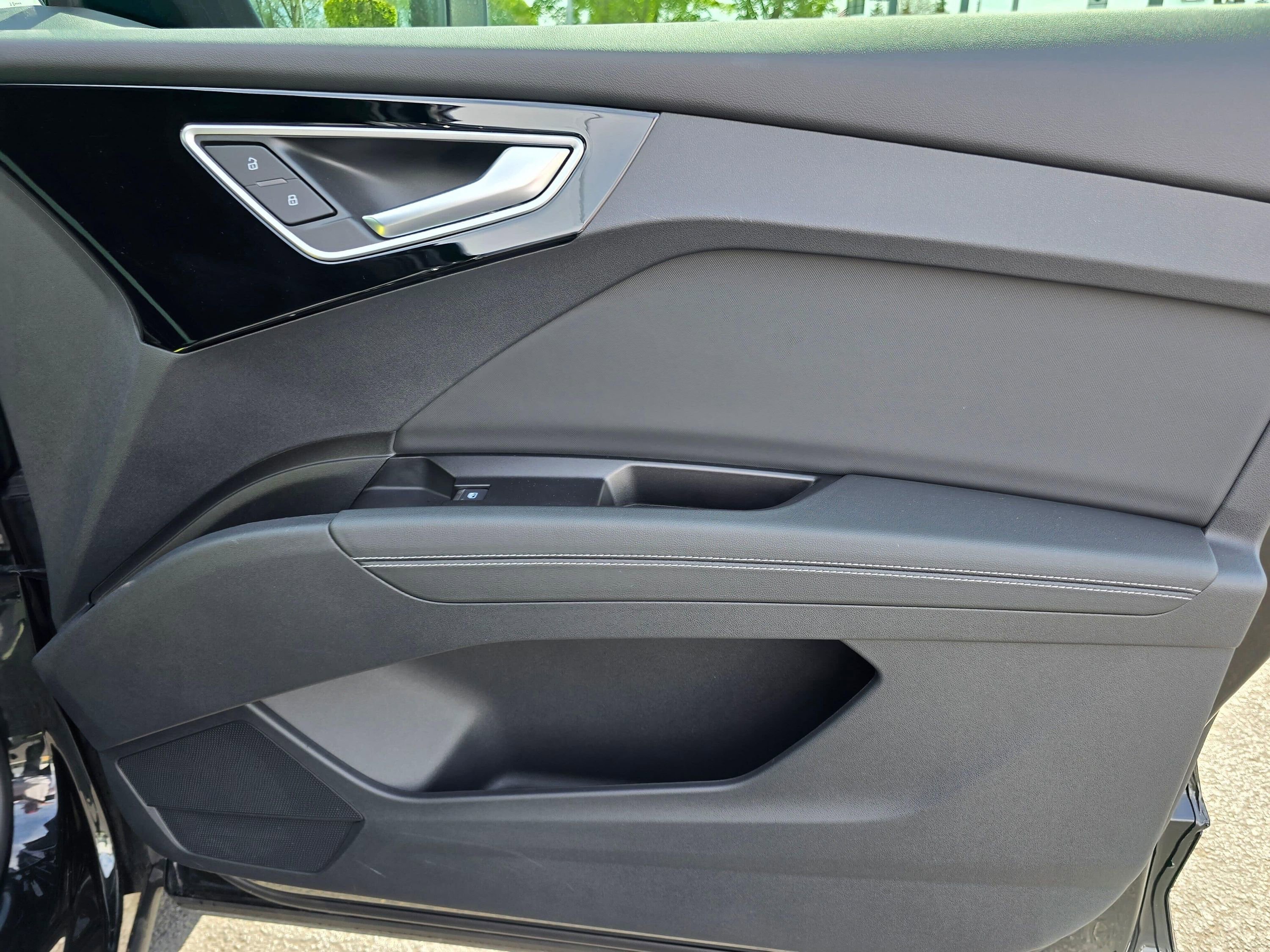 Used 2025 Audi Q4 e-tron Premium w/ Convenience Package AWD/4WD image 26