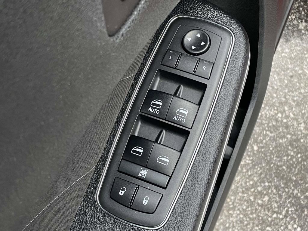 Used 2021 Dodge Charger SXT image 6