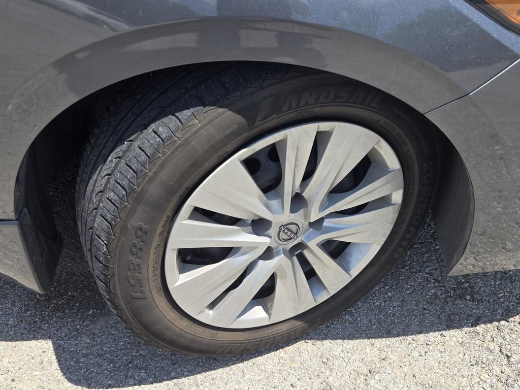 Certified 2024 Nissan Sentra S FWD image 6