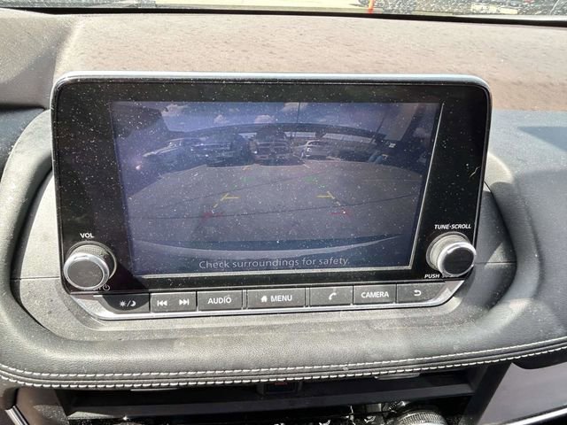 Used 2023 Nissan Rogue S image 15