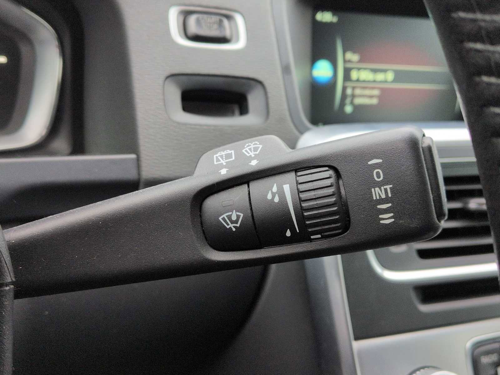 Used 2017 Volvo V60 T5 Premier w/ Convenience Package image 25