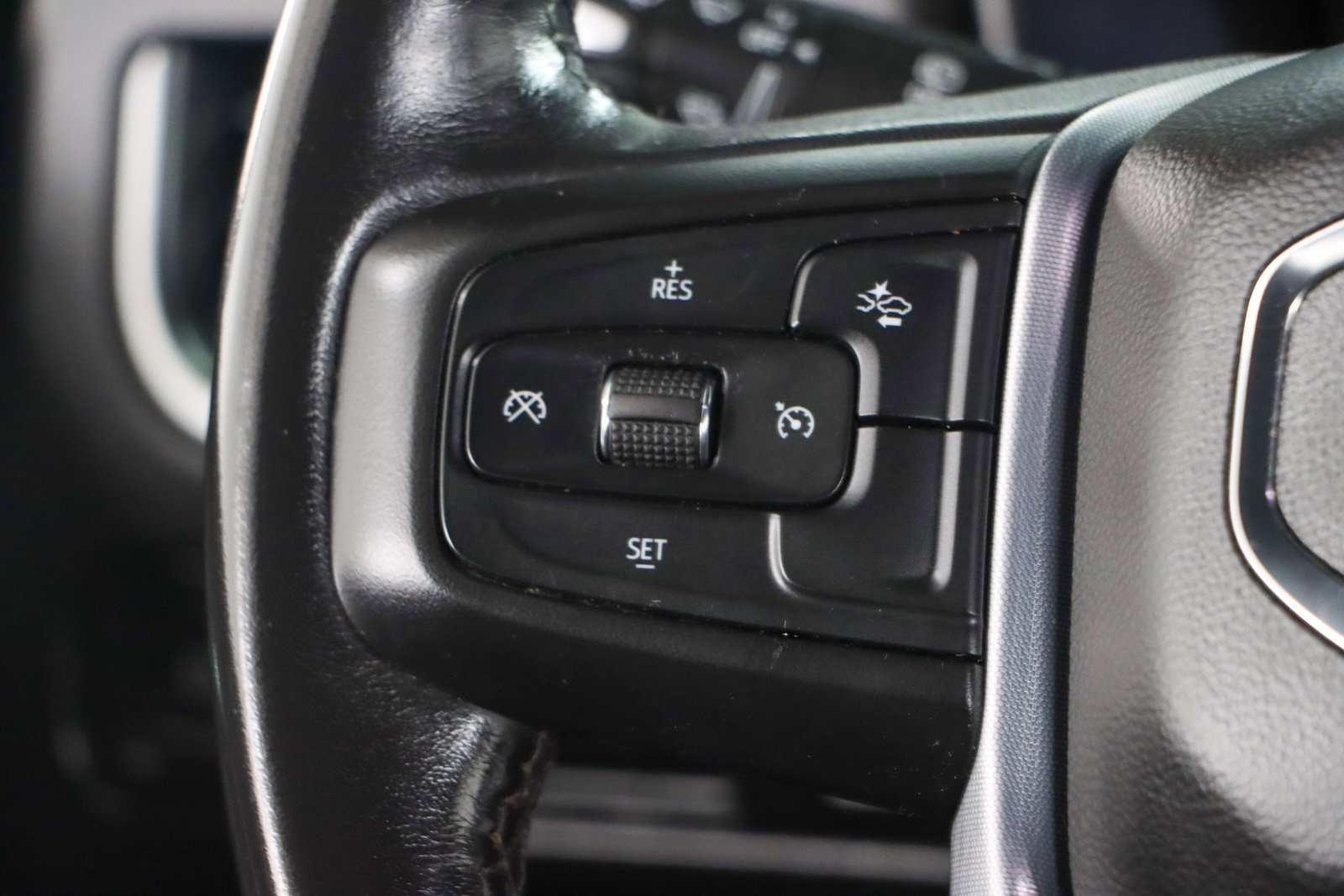 Used 2022 GMC Yukon XL SLE image 14