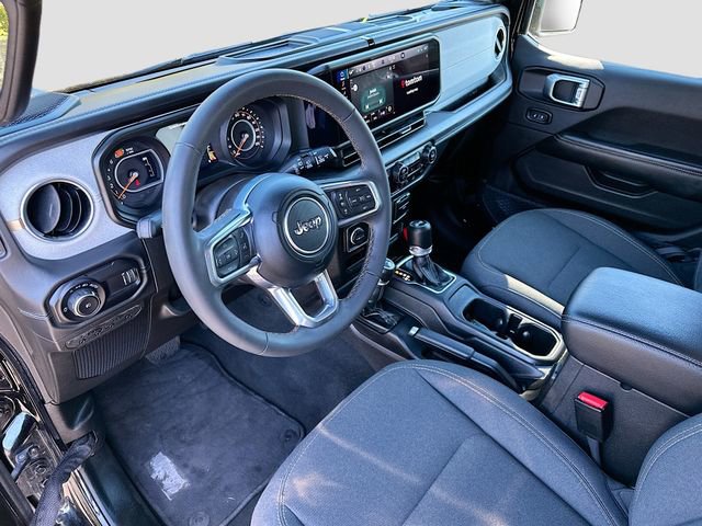 Used 2024 Jeep Wrangler Sahara w/ Technology Group image 9
