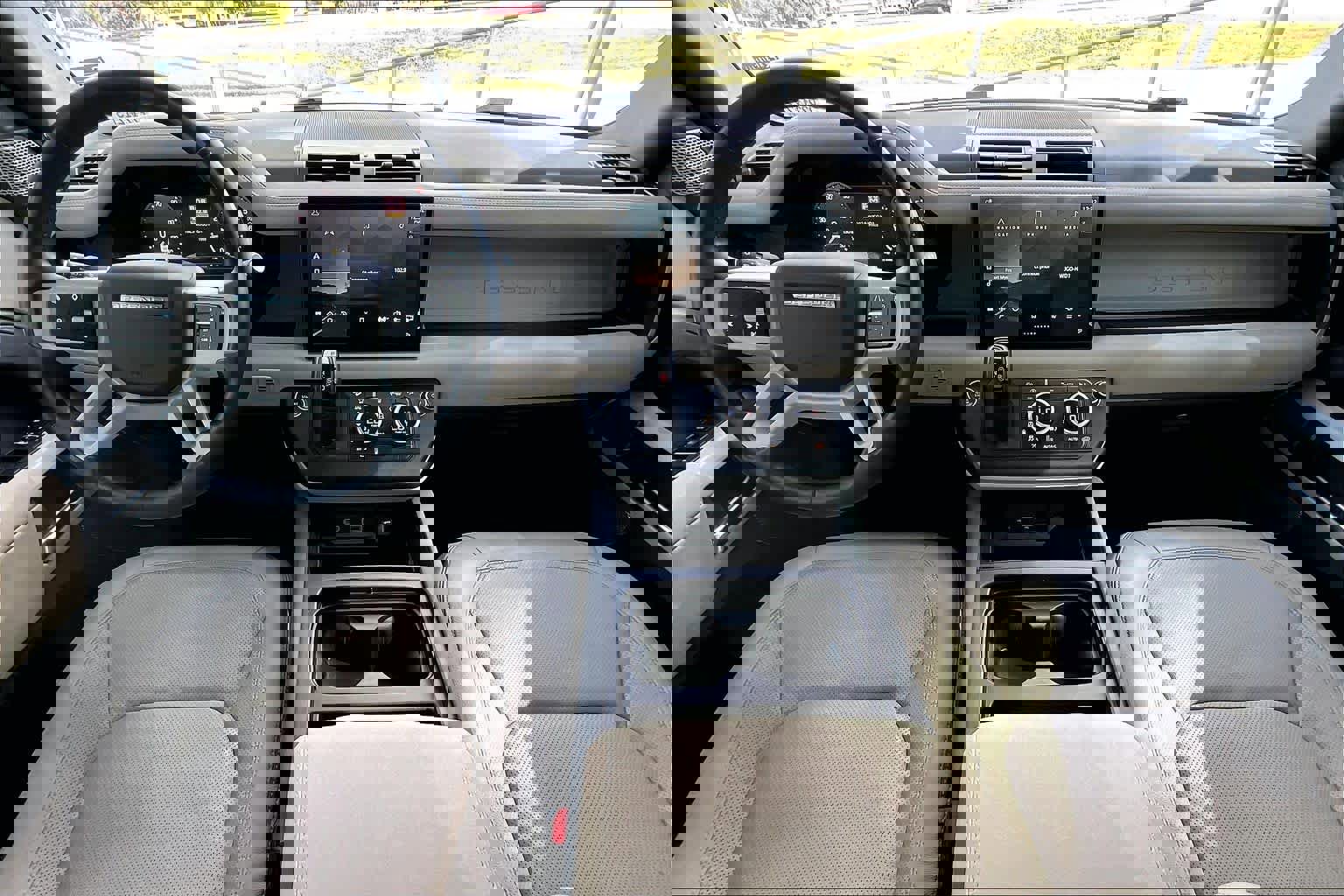 Used 2023 Land Rover Defender 130 SE image 16