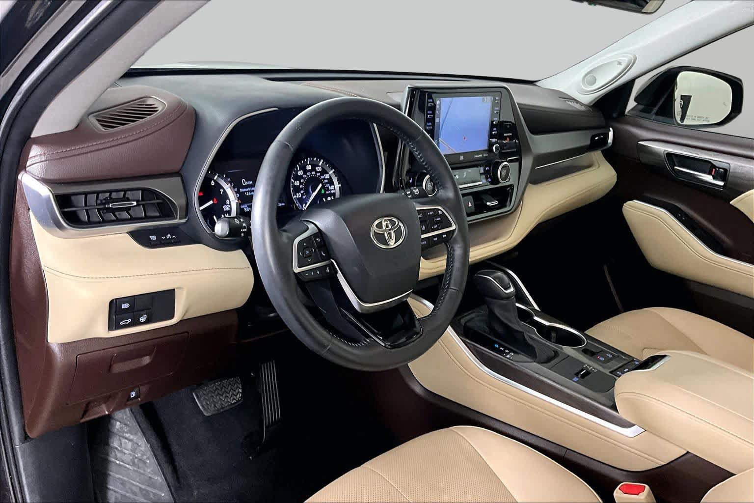 Used 2020 Toyota Highlander Limited FWD image 17