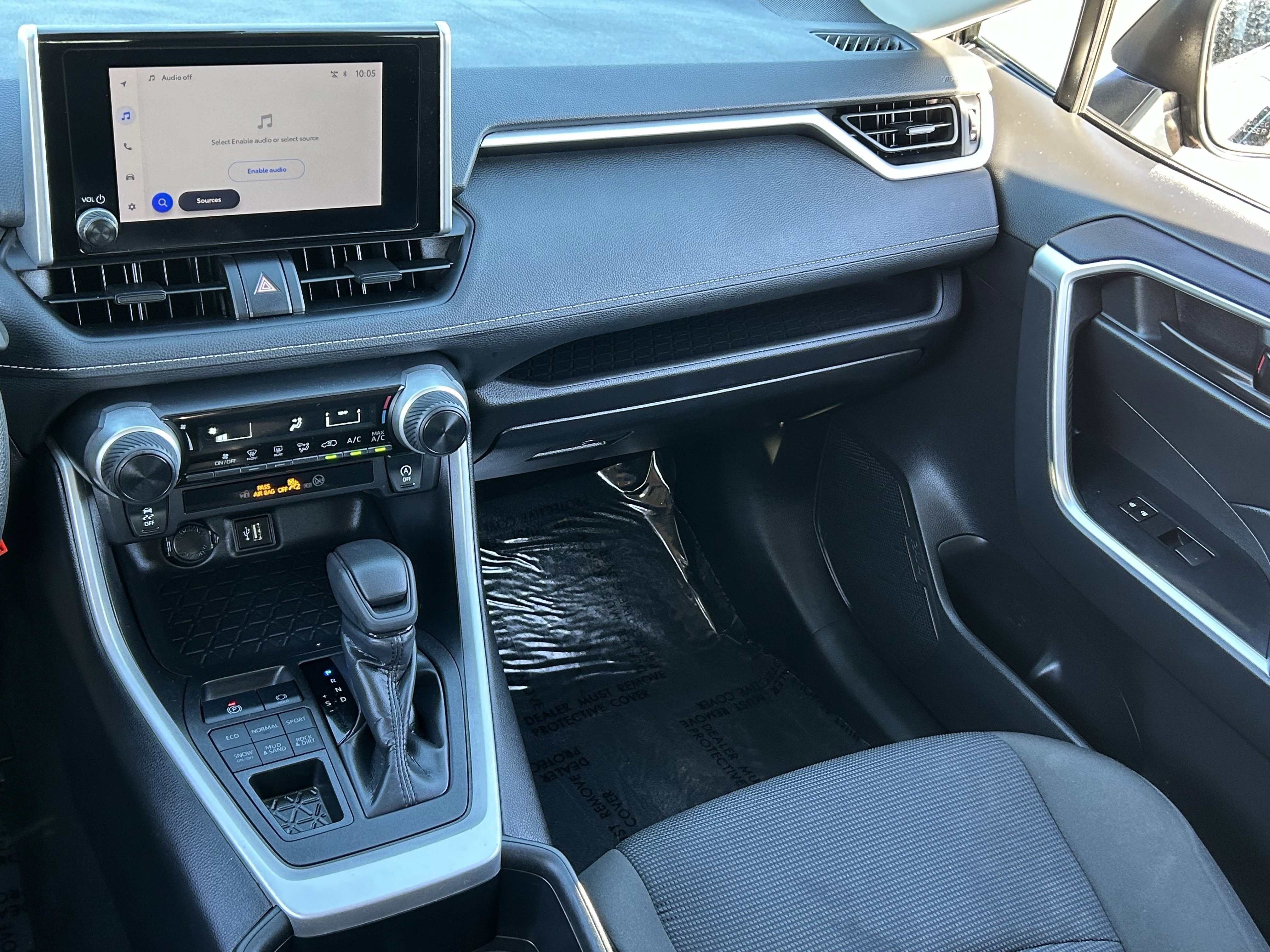 Used 2024 Toyota RAV4 LE image 15