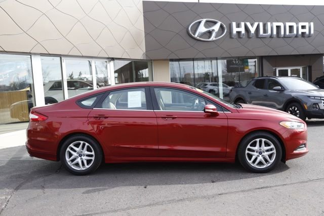 Used 2013 Ford Fusion SE image 2