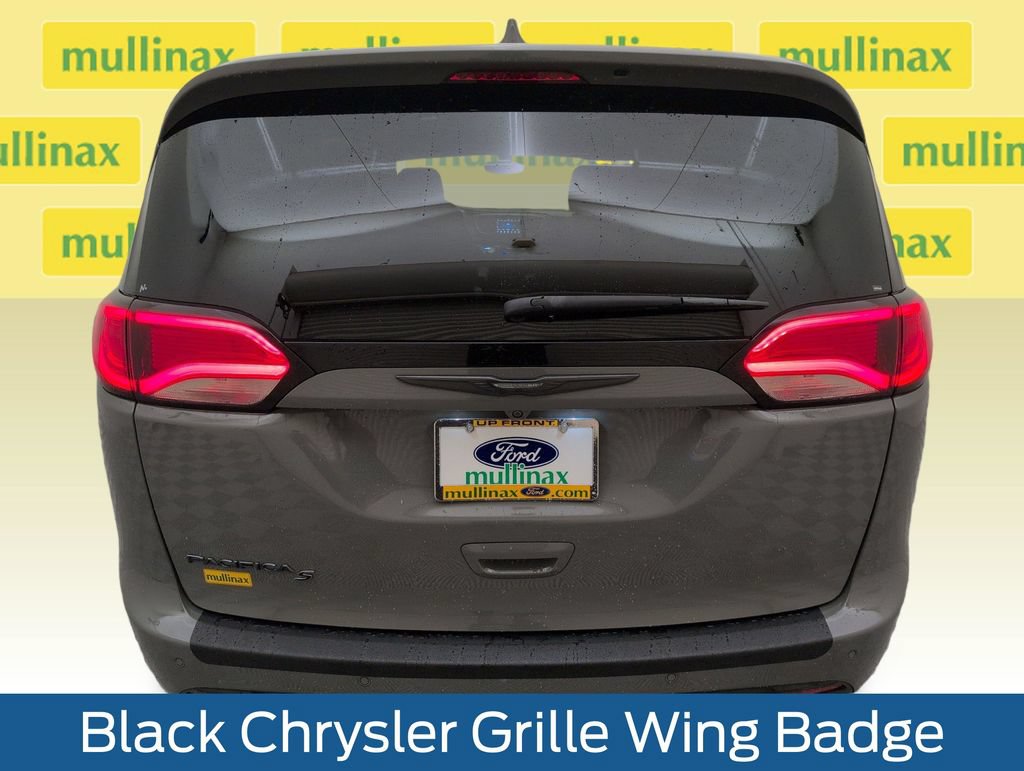 Used 2020 Chrysler Pacifica Touring w/ S Appearance Package FWD image 30