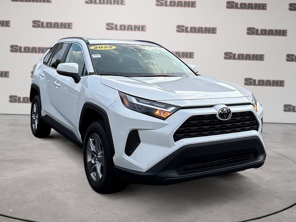 Used 2025 Toyota RAV4 XLE AWD/4WD image 7
