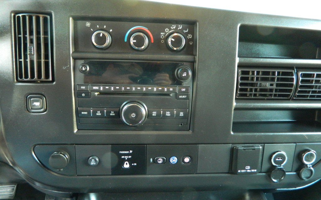 Used 2020 Chevrolet Express 2500 w/ Communications Package RWD image 16