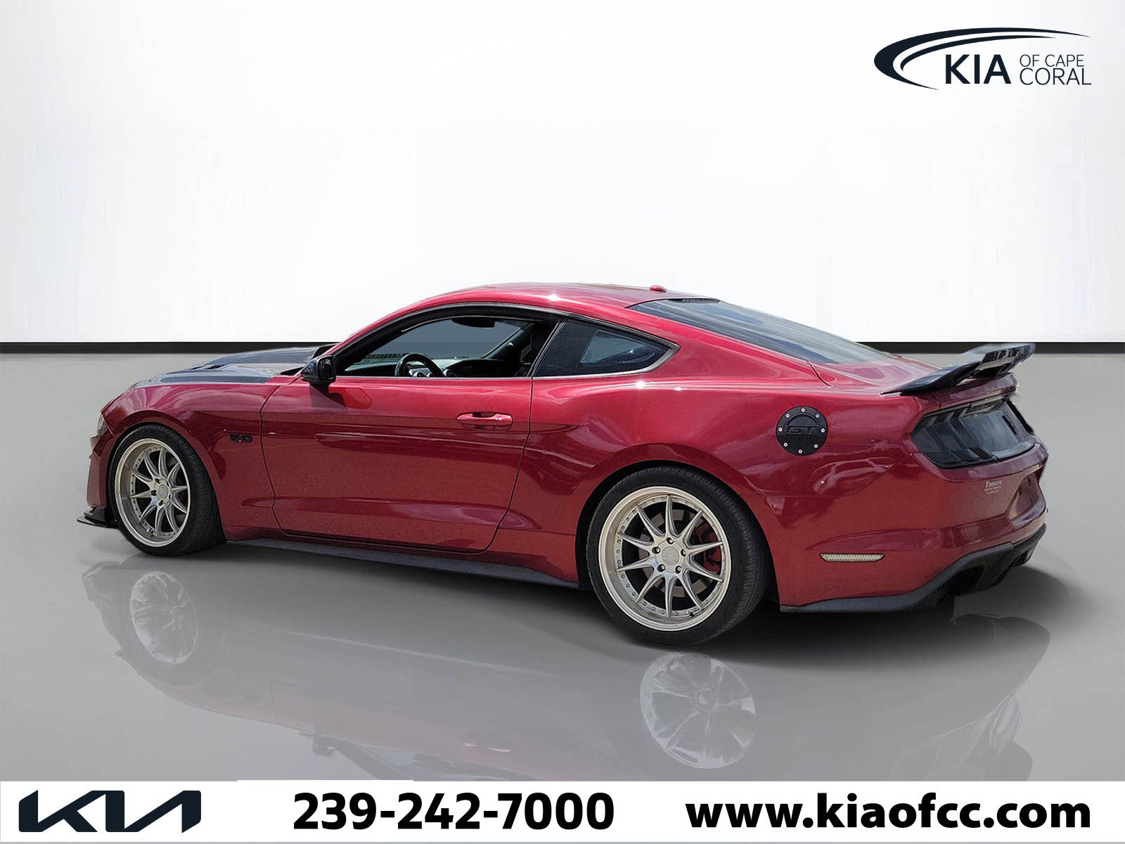 Used 2018 Ford Mustang GT Premium w/ GT Performance Package RWD image 4