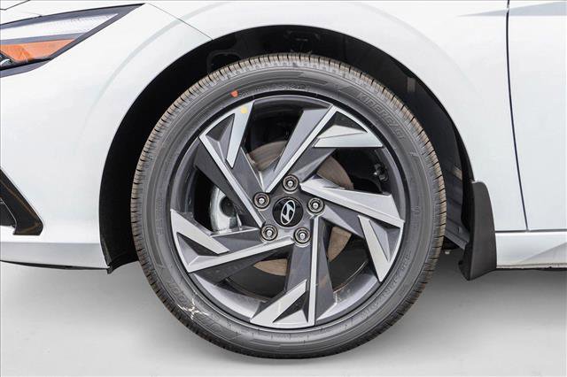 New 2025 Hyundai Elantra Limited image 9
