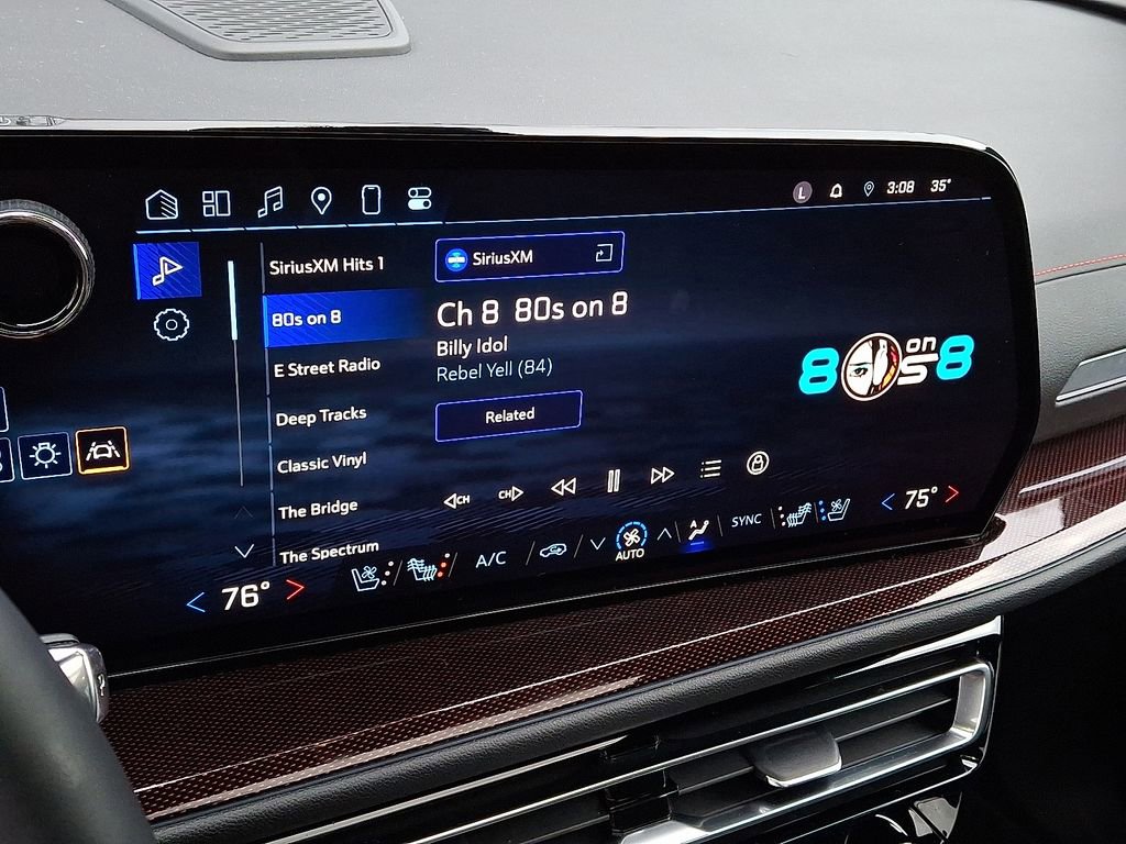 Used 2024 Chevrolet Traverse RS image 19