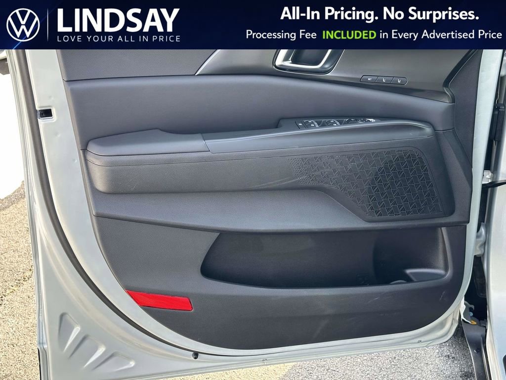 Used 2025 Kia Carnival SX FWD image 9