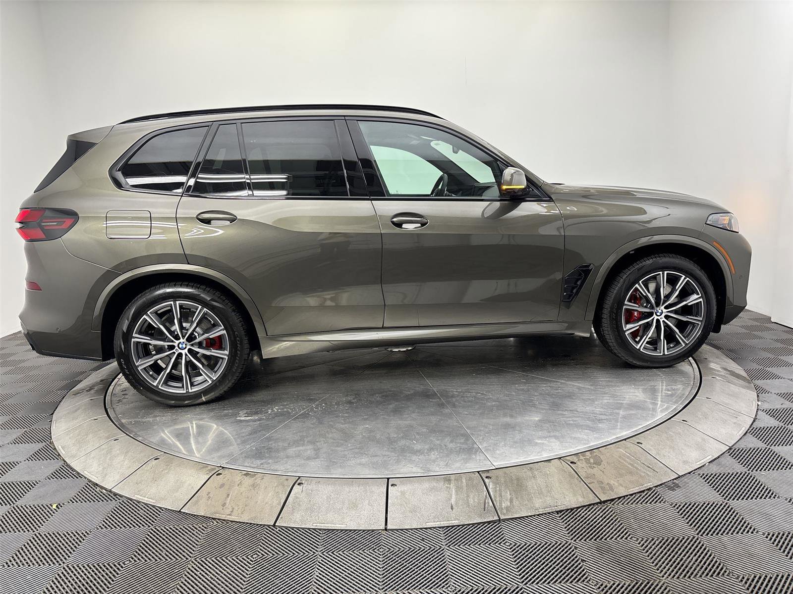 New 2026 BMW X5 xDrive50e image 17