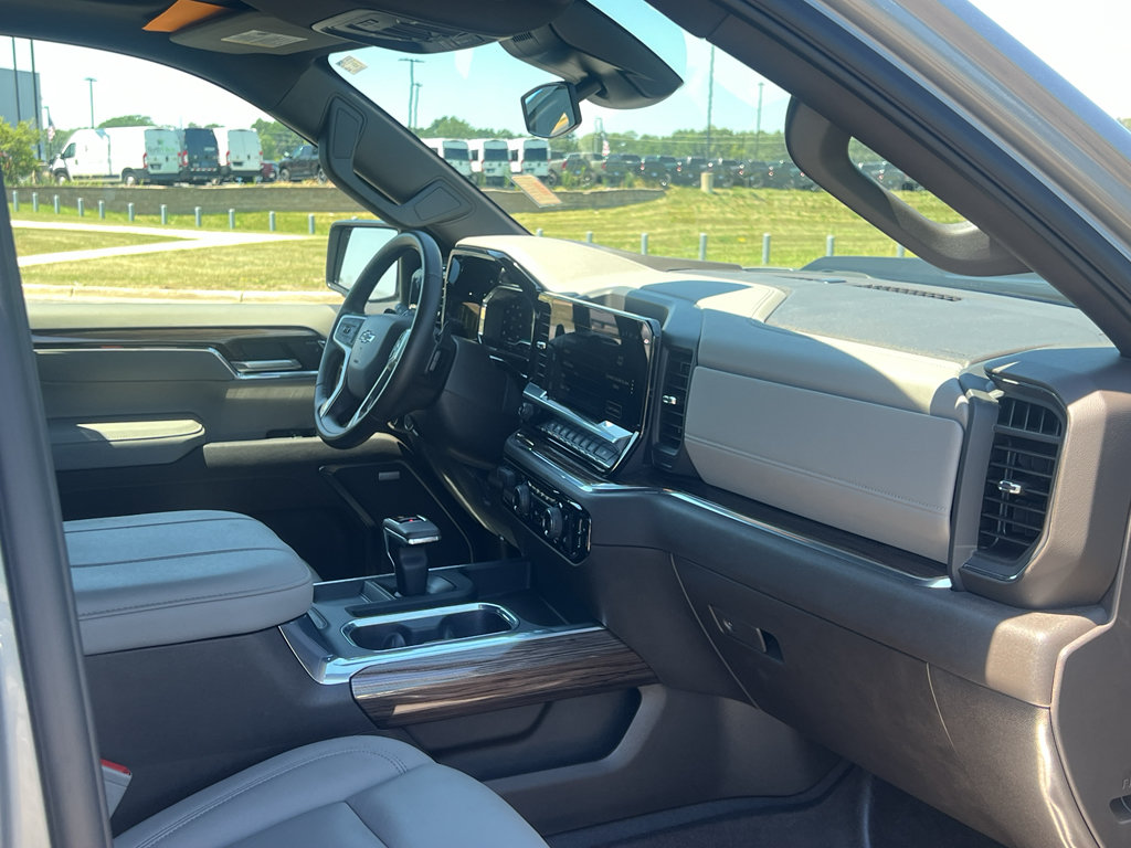 Used 2025 Chevrolet Silverado 1500 LT Trail Boss w/ LT Trail Boss Premium Package AWD/4WD image 29