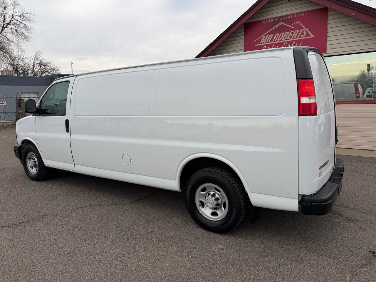 Used 2019 Chevrolet Express 3500 Extended w/ Driver Convenience Package image 8