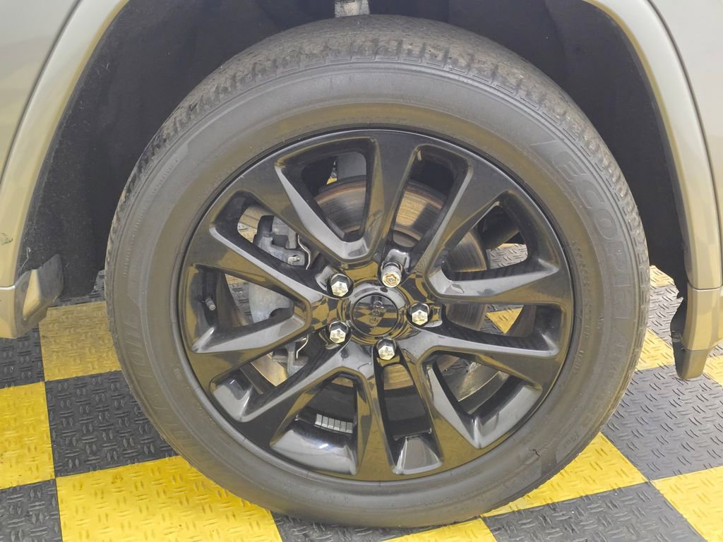 Used 2018 Jeep Grand Cherokee Altitude image 9