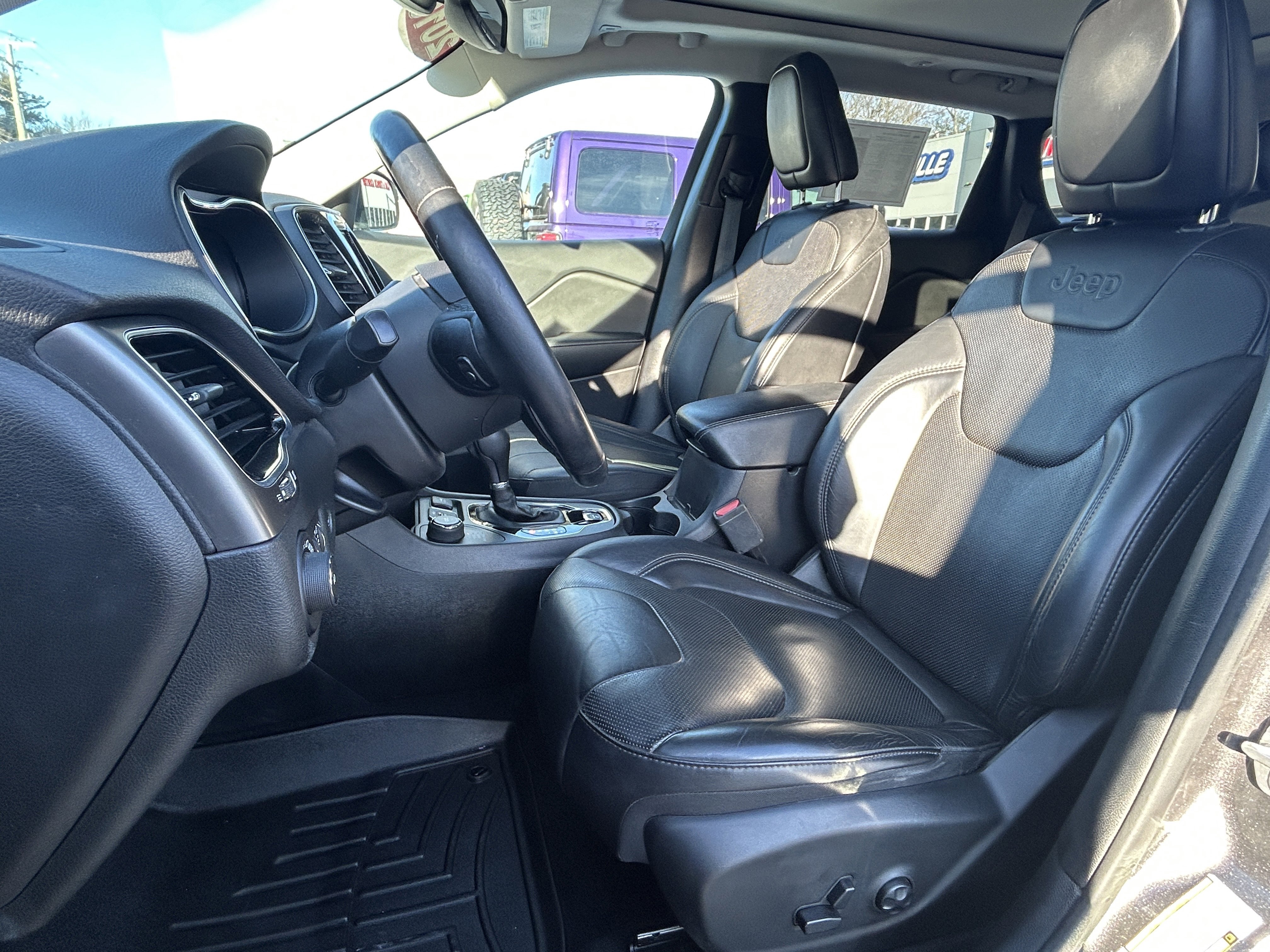 Used 2019 Jeep Cherokee Limited image 20